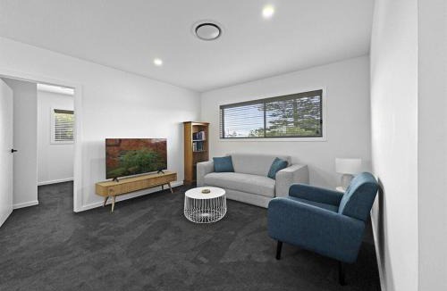 Shellharbour House | Seaside Village Retreat