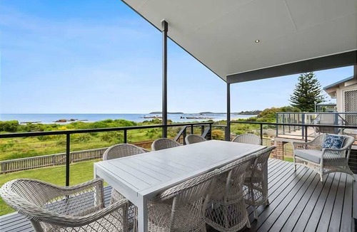 Tomakin House | Seaspray Daze | Beachfront Tomakin Cove