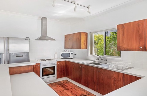 Culburra Beach House | Seaspray - dolphin and whale watching from the verandah