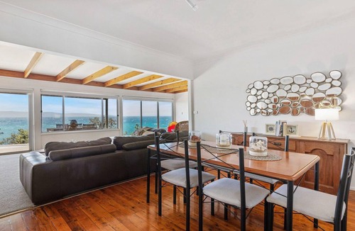 Culburra Beach House | Seaspray - dolphin and whale watching from the verandah