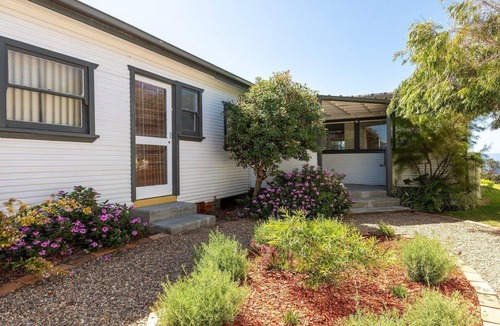 Culburra Beach House | Seaspray - dolphin and whale watching from the verandah
