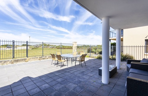 Ledge Point House | Seaview Apartment