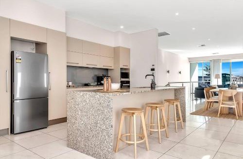 Henley Beach House | Seaview Horizon - Coastal Elegance by Henley Beach