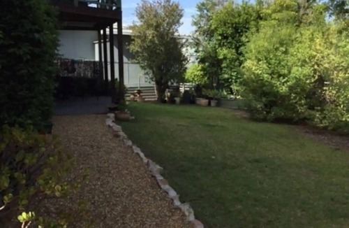 Metung Apartment | Secluded Garden Studio close to village and lakes