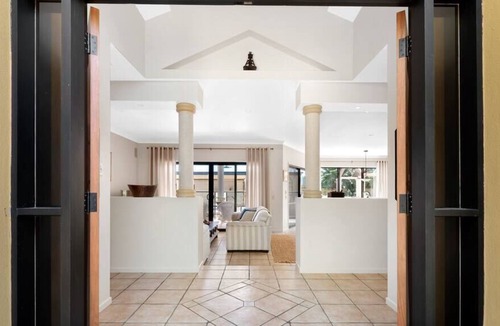 Mudjimba House | Secret 🤫 Tuscan style Oasis with Pool & Spa in moments from the Beach