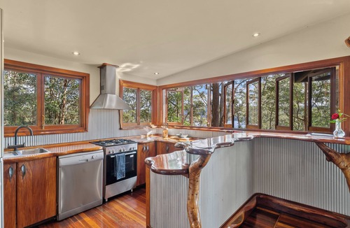 North Maleny Cottage | Secrets on the Lake