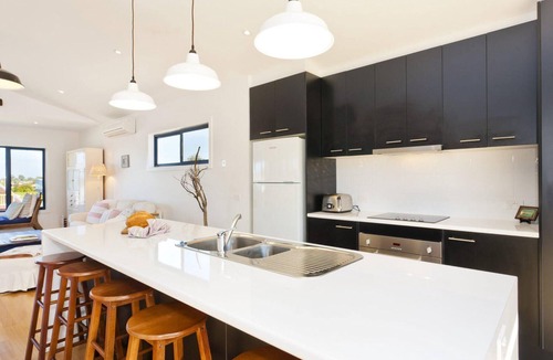 Apollo Bay House | Seehuusli - (Swiss For Ocean House)