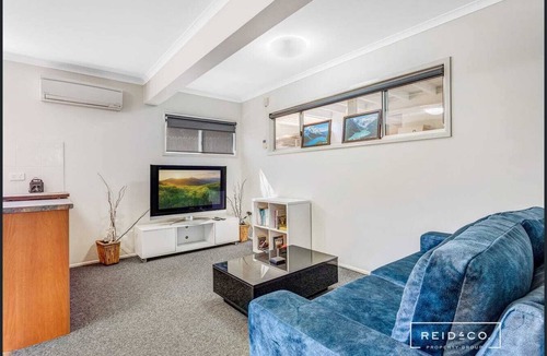Scarborough Cabin | Self Contained 1 bed granny flat - walk to the water & parks