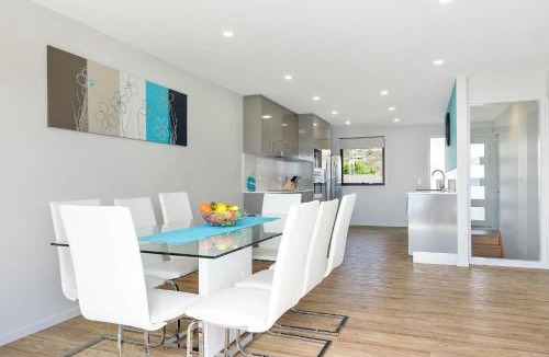 Blackmans Bay Apartment | Self Contained Beach View Apartment