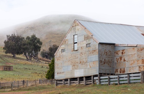 Maindample House | Self Contained Bonnie Doon Accommodation Farmstay on Lake Eildon near Mansfield