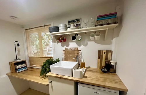 Paddington Apartment | Self contained ground floor unit, charming Paddington cottage, central location.