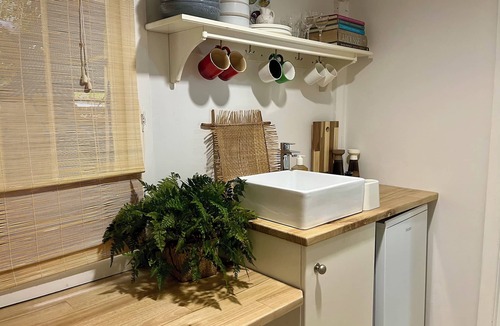 Paddington Apartment | Self contained ground floor unit, charming Paddington cottage, central location.