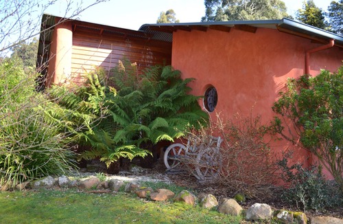 Franklin Cottage | Self-contained in beautiful quiet surroundings with valley and mountain views