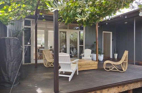 Sellicks Beach House | Sellicks Beach Getaway - Cosy 3 bedroom home, 1 street back from beach. Sleeps 8