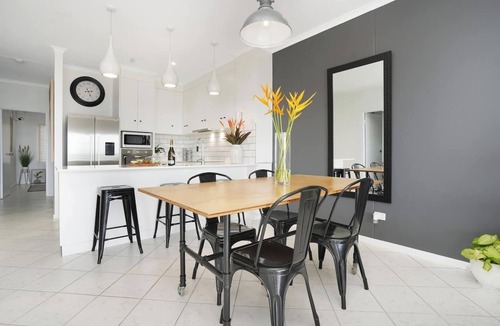 Rapid Creek Apartment | Sensational Sunsets | Ocean Views from Top Floor