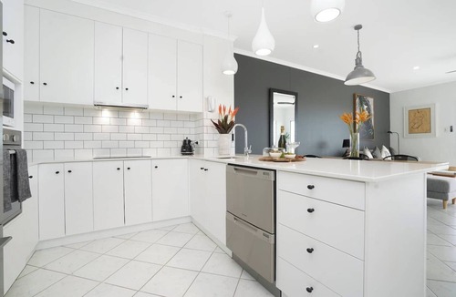 Rapid Creek Apartment | Sensational Sunsets | Ocean Views from Top Floor