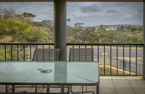 Lake Wangary House | Serendipity is a Large, Well Equipped Esplanade Townhouse