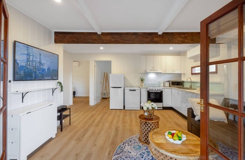 Highgate Hill House | Serene 3-Bedroom Inner-City Retreat @Highgate Hill