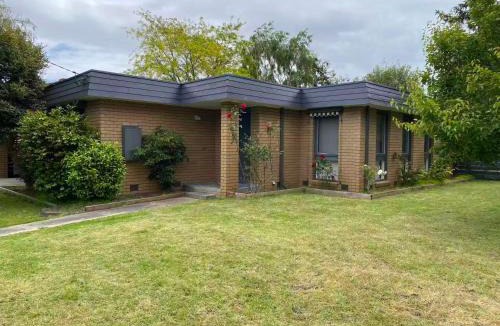 Frankston House | Serene 4Bed2Bath House w Parking Near Mornington Peninsula