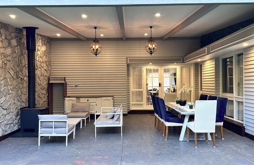 Boronia House | Serene Escape with Birds, Trees & Breeze– 5BR, 3.5B n garage with Wifi & Netflix