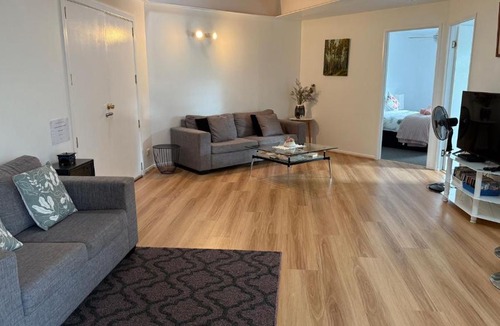 Eagle Heights Apartment | Serene Mountain Cabin Retreat Tamborine Mountain