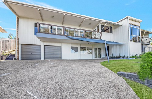 Taranganba House | Serene ocean & harbour views