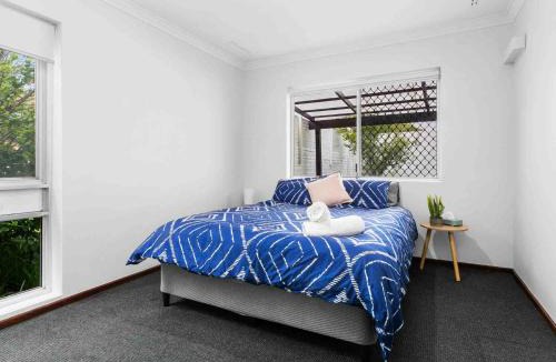 Bicton Apartment | Serene Stay 2BR, Sleeps 4, River & Beach Close