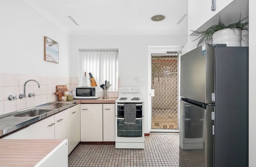 Bicton Apartment | Serene Stay: Near Perth & Freo