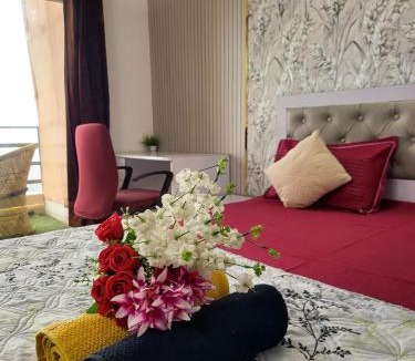 Greater Noida Apartment | Serene Stays