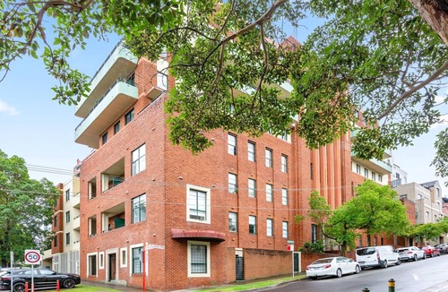 Wollstonecraft Apartment | Serene Studio with Balcony in Prime Location