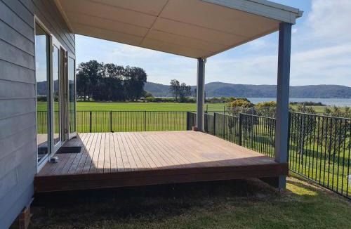 Saratoga House | Serene Waterfront GuestHouse- Views & Vibes