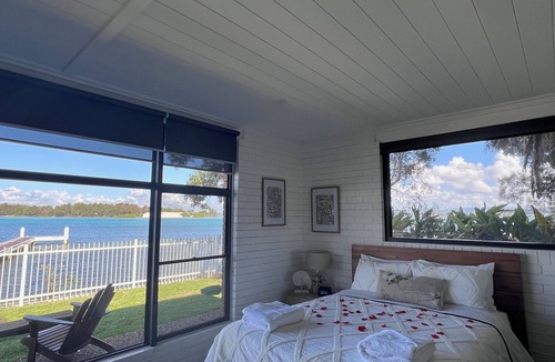 Marks Point Cottage | Serenity by the Lake- Waterfront Sanctuary for Two with Jetty