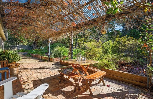 Silverton House | Serenity @ Silverton - Pet Friendly with Fireplace (Araluen)