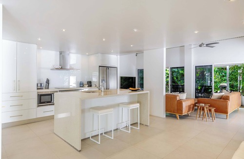Port Douglas Villa | Serenity Villa with heated POOL & Beach access