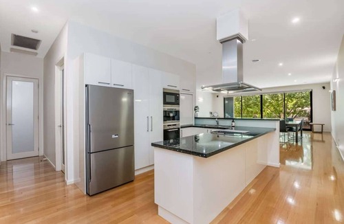 Bendigo Apartment | Serpentine Park on View
