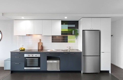 Docklands Apartment | Serrata | 2B2B Docklands Apartment with CP