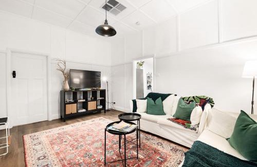 Red Cliffs House | Settlers Cottage on Fitzroy Sleeps 6