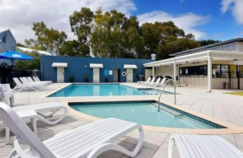 Preston Beach Apartment | Shack 33 - Holiday Home Located at Footprints Resort Preston Beach