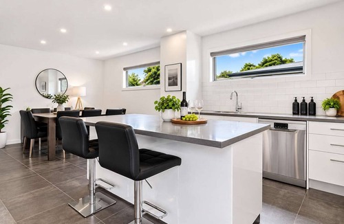 Warrane House | Shackleton’s Villa | Garage | 10min CBD & Airport