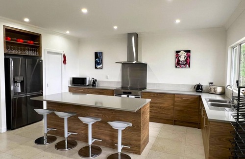 Shadforth House | Shadforth Rise: Close to town, large home with views to inlet, park cars/boat