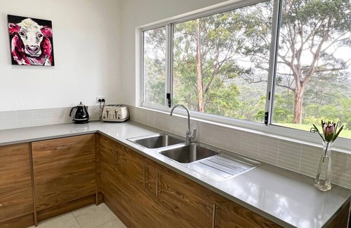 Shadforth House | Shadforth Rise: Close to town, large home with views to inlet, park cars/boat