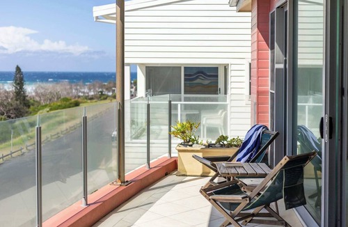 Yamba Apartment | Shadows Residence - Oceanstays - Oceanfront -Pet friendly