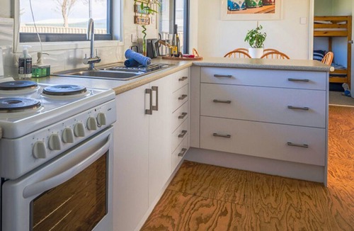Goolwa Beach House | Shaka – Seaside Retreat with Relaxing Vibes and Beach Access