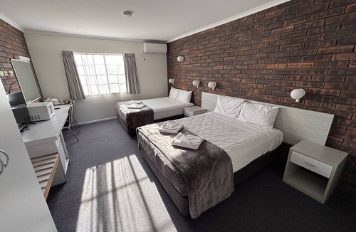 Mackay Hotel | Shakespeare Motel