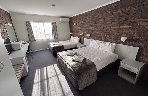 Mackay Hotel | Shakespeare Motel