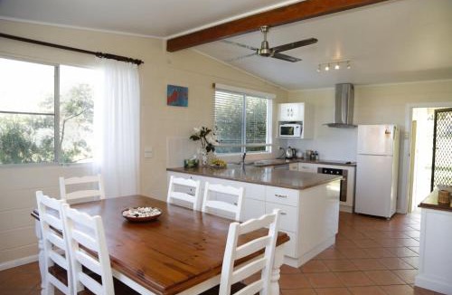 Wongaling Beach House | Shalom by the Sea