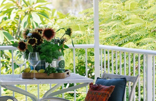 Yamba House | Sharon - Pet Friendly Beach Cottage in Town - Holiday Yamba