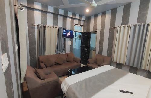 Gomti Nagar Hotel | SHARVIL Inn