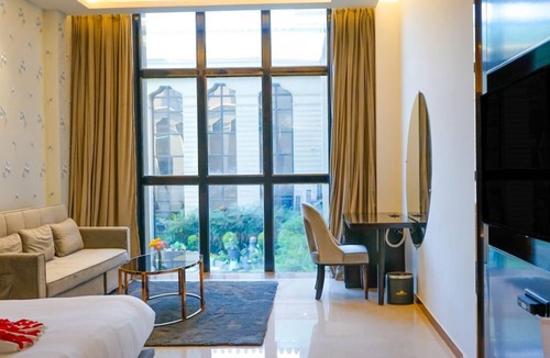 Jabalpur Hotel | Shawn Elizey