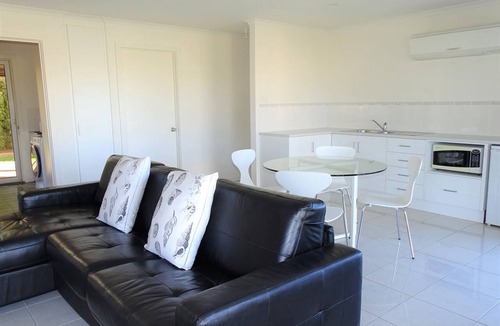 Moonta Bay Hotel | Shell Seeker, Moonta Bay